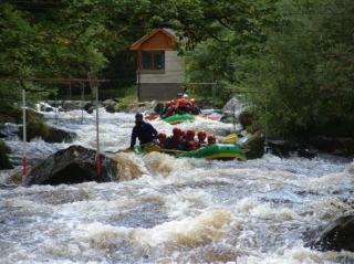 Percorso ad ostacoli in rafting